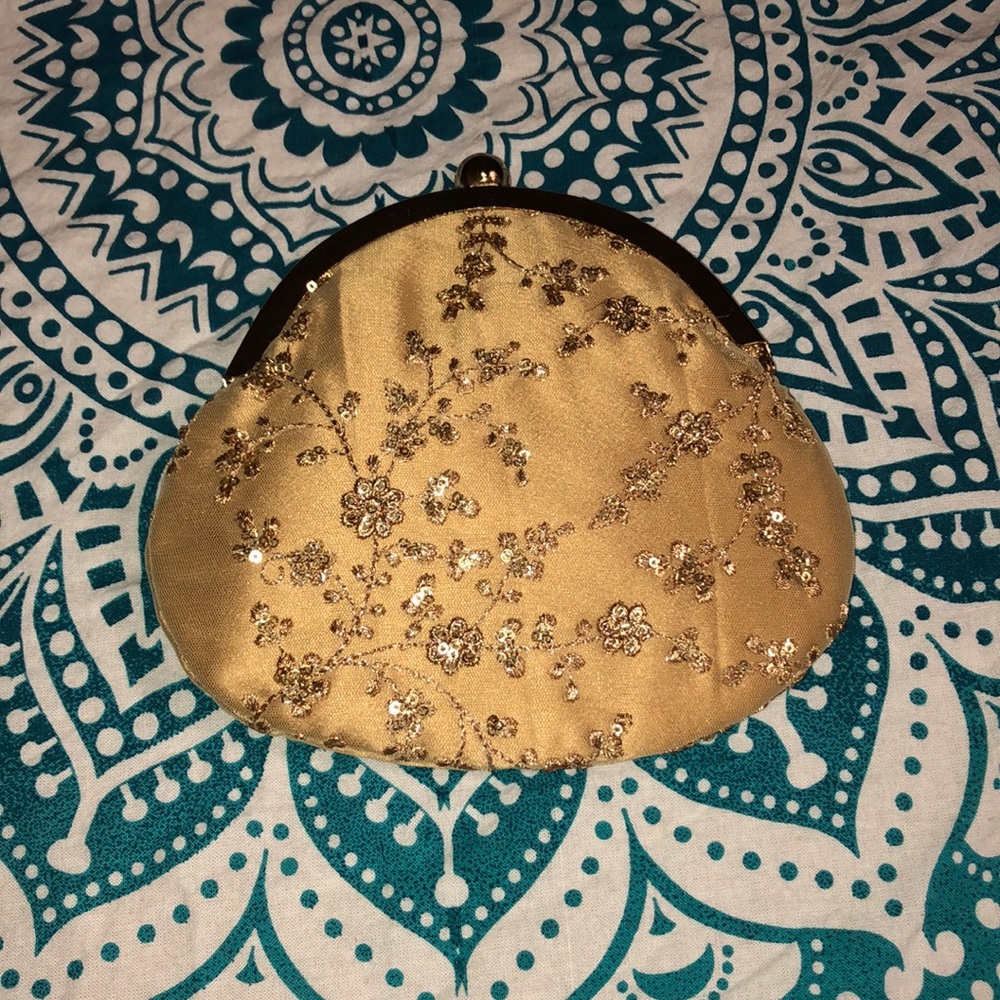 Gold clutch